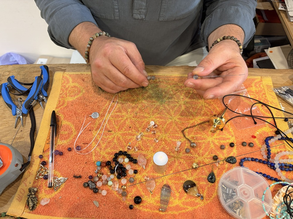 Réparation bracelet pierre : un savoir-faire artisanal